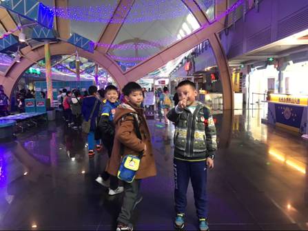 2FF47E0C2C66512475E94C49FCFF8F90_旋轉(zhuǎn)